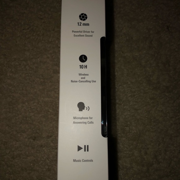 AudioTechnica Wireless Noice-Cancelling Headphones - Picture 5 of 8